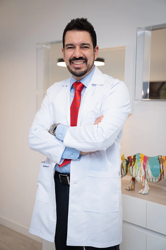 Cirujano de rinoplastia